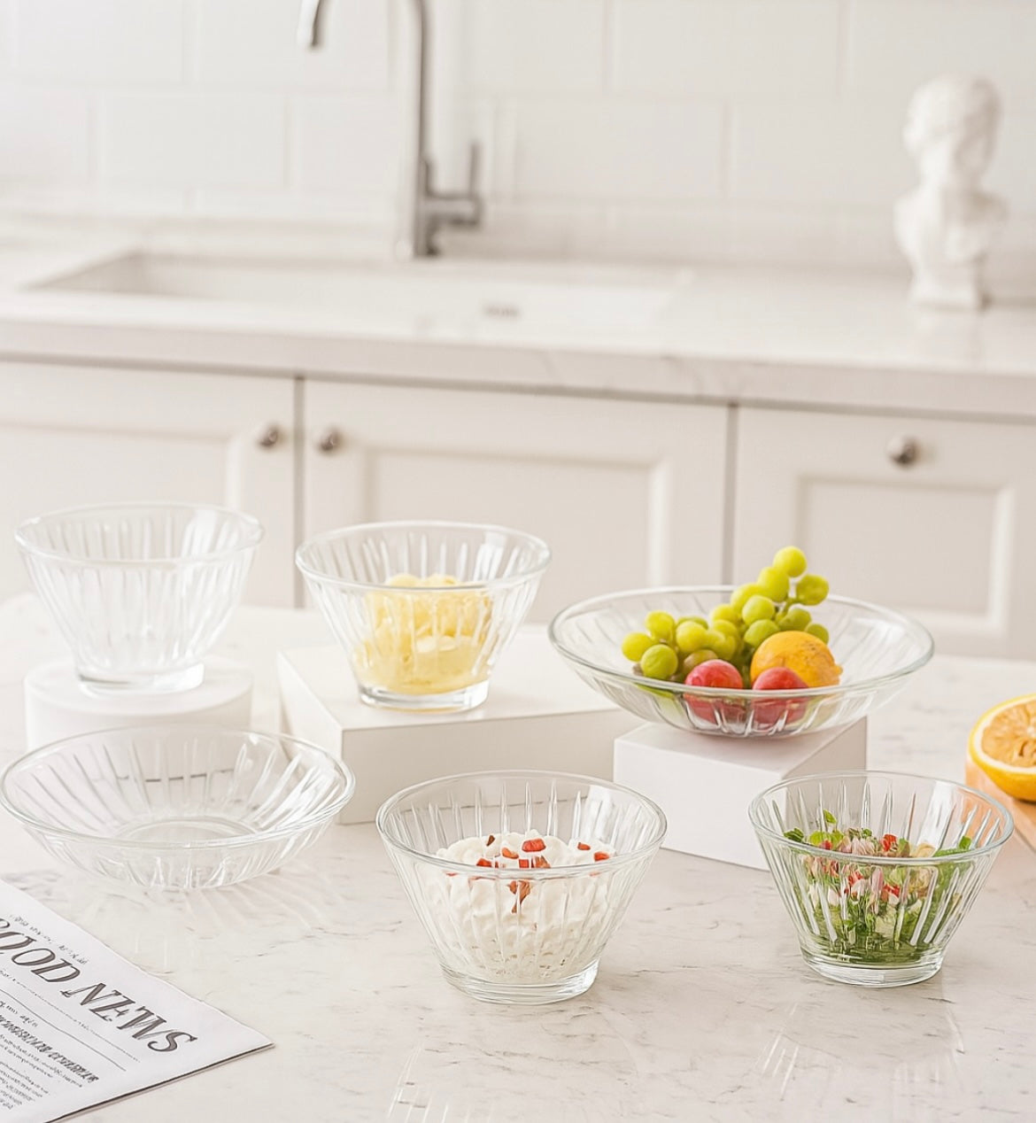Bowl and plates set